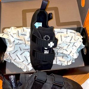 So iLL climbing shoes. never worn!